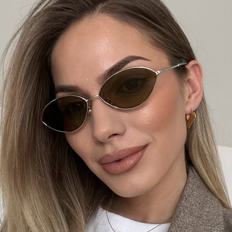 Vintage Fashion And Design - Retro Cat Eye Woman Sunglasses for