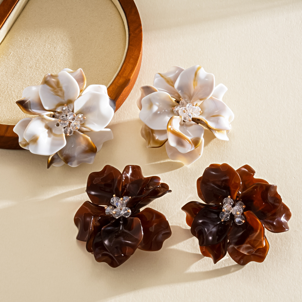 Large Vintage Resin Flower Stu - Vintage Fashion Center review and price